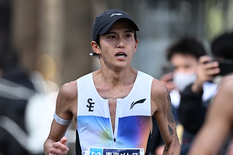 大迫傑 新旧日本記録対決「盛り上がっているんだろうな」鈴木健吾に競り勝ち2時間5分59秒／東京マラソン