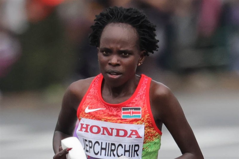 東京世界陸上マラソン金のジェプチルチルが疲労骨折 4月26日のロンドンマラソン欠場