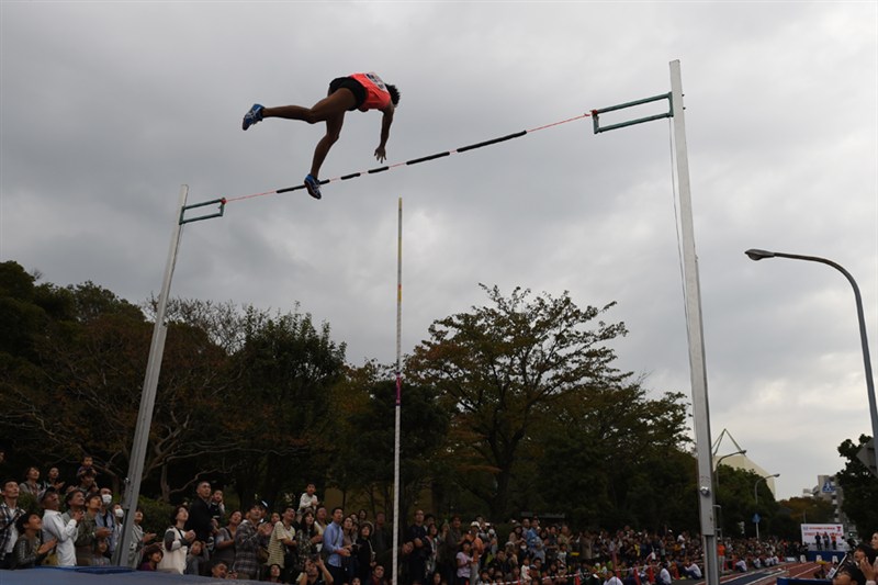 5月6日に東京・赤坂でストリート棒高跳を開催 セイコーゴールデンGPプレイベント