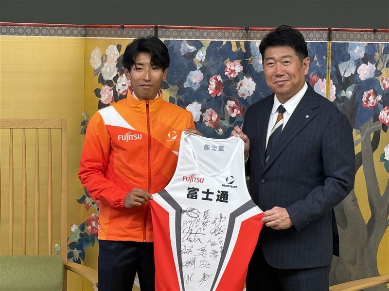 拠点再移転の富士通が川崎市長を表敬訪問 浦野雄平「市民の皆様に愛され応援していただけるようなチームに」