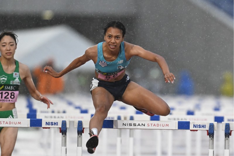 髙橋亜珠が念願の100ｍＨ優勝！3種目挑戦、雨中の向かい風で13秒43「ホッとしています」／日本IC