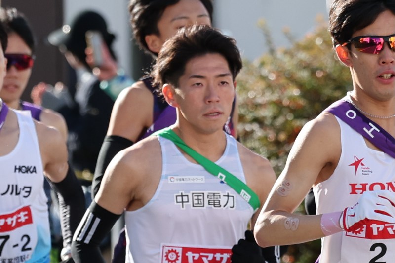 菊地駿弥が10km28分07秒の日本新！プラハのナイトロードレースで力走