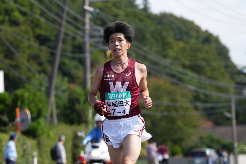 早大・16年ぶりVへ奪首 ルーキー・新妻が区間新の快走 日大、中大が追う 青学大は11位/出雲駅伝